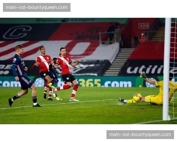 马赛主场1-1战平里昂，拉卡泽特点射扳平比分