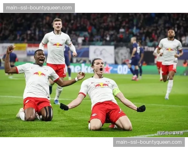 战术板：图解弗赖堡如何用两次精准长传打击对手防线身后