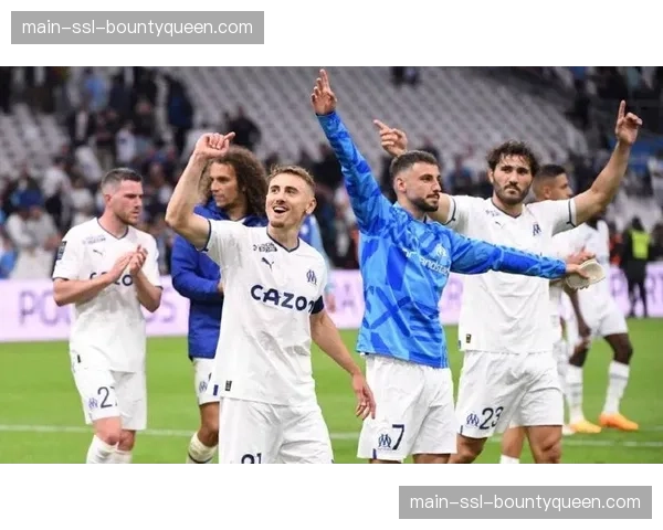 梅斯全场比赛超过70%进攻来自两侧边路，左路渗透次数明显高于右路